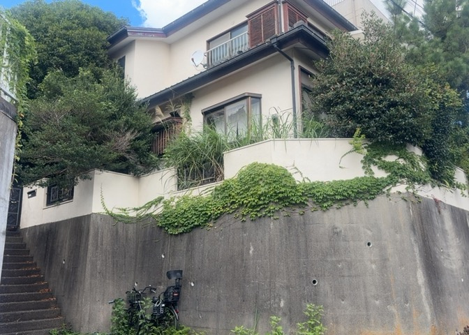 木造住宅とは土台、壁、柱など建築物の強度を支える構造体の材に木が使用されている構造を指します。構造体は建物の自重を支えるだけではなく風圧や水圧、積裁荷重などあらゆる衝撃に耐えるための基礎です。