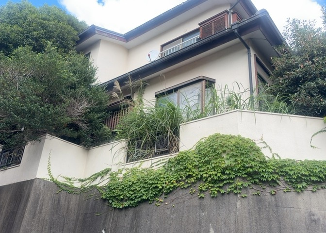 隣家の土地はどうなっているのか、生活利便施設が近くにあるのか、学校まで近いかなど、お客様のライフスタイルにあわせたイメージが重要です。また、近くにあると困る施設が近くにないかも確認するといいでしょう。
