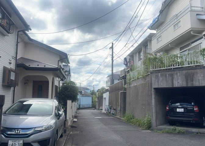 土地の地勢が高台の場合、景色を綺麗にみることができ、景色にこだわってお家探ししている方におすすめです！また平坦地よりも風通しがいいというメリットがあります。デメリットもあるので是非現地でご確認下さい。