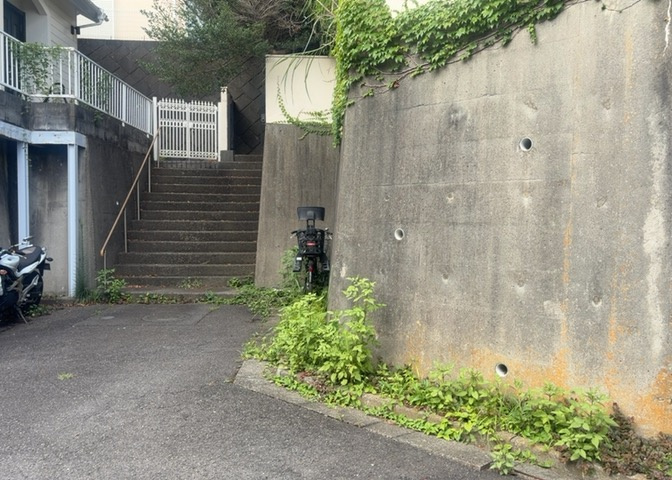 駐車場と明記されていても、最小スペースでつくられた駐車場だと大型車は駐車できなかったり、出入りしにくくなったりする可能性があります。お車のサイズと購入したい物件の駐車場のサイズを現地で確認しましょう。