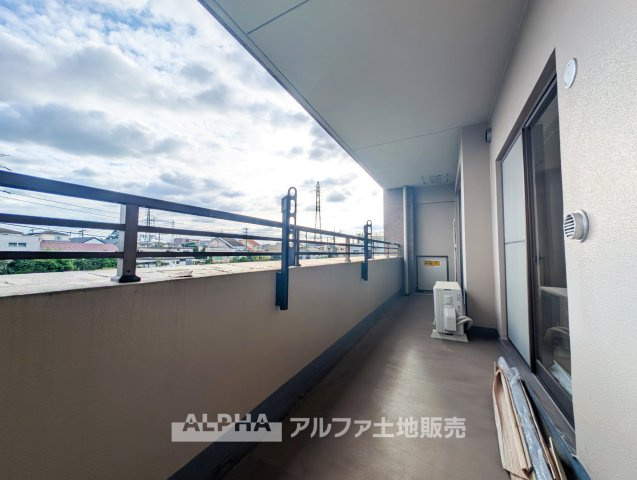 【Open　Balcony】　◆13.24平米バルコニー◆LDKや洋室側に広がるバルコニー。洗濯物を干すスペースとして日常使いしやすい設計です。