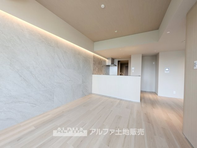 【Bright　Living】　◆心地よいLDK◆約15.1帖のリビングダイニング。家具の配置を考えやすく、家族が自然と集まる住空間です。
