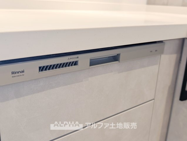 【Dishwasher】　◆深型食洗機◆食後の洗い物の負担を軽減。深型タイプで食器をまとめて洗いやすく、家事時間の短縮にもつながります。