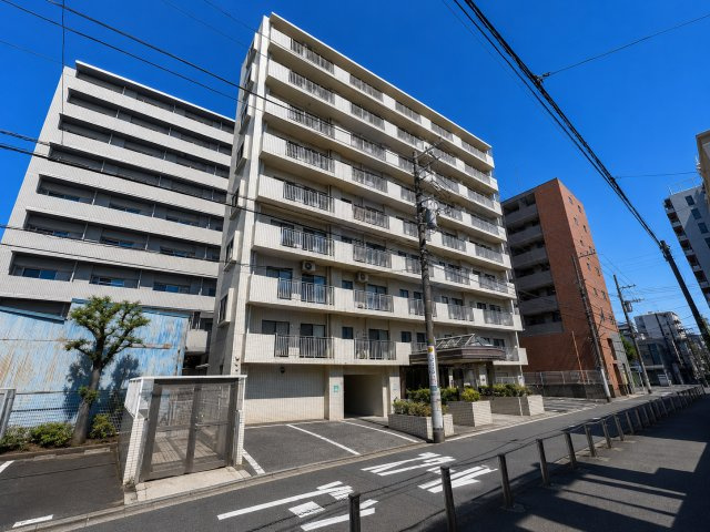 ◆爽やかな青空の下に贅沢なほどに降り注ぐ陽光、豊かな居住性と、クオリティが見事に調和した住空間は、住まうことの喜びを感じさせてくれます。ゆとりある広い敷地で開放的なお住まいです。