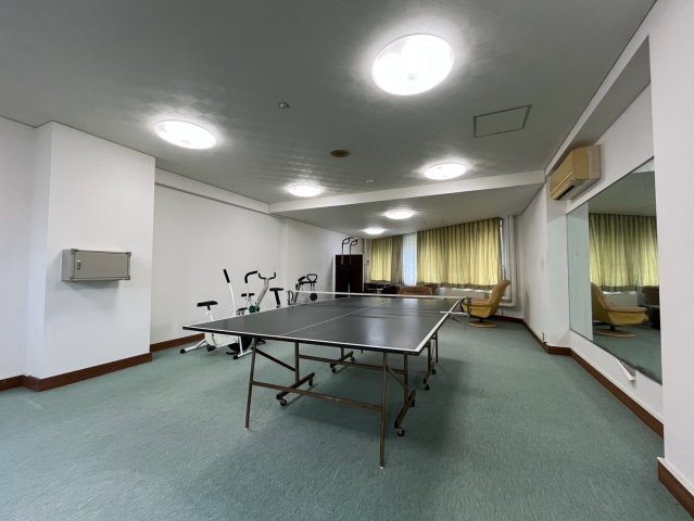 館内にトレーニングルーム、リラックスルーム、宴会場、コンベンションルーム、コインランドリーが揃っております。