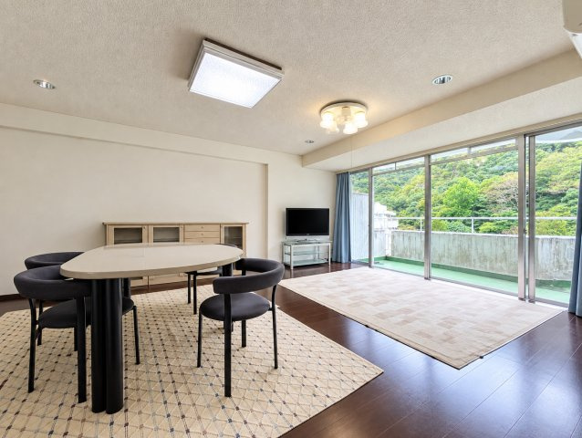 最上階に位置しており、開放的な景色と明るい採光が期待できます。