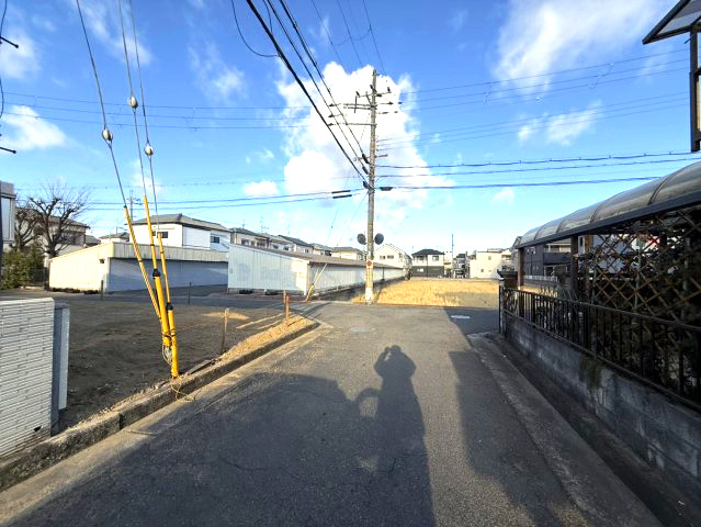 前面道路含む現地写真です