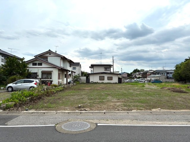 久喜市栗橋中央2丁目1区画　現地写真　お子様の通学にも安心な距離！栗橋小学校まで徒歩7分で、便利な立地にあります。