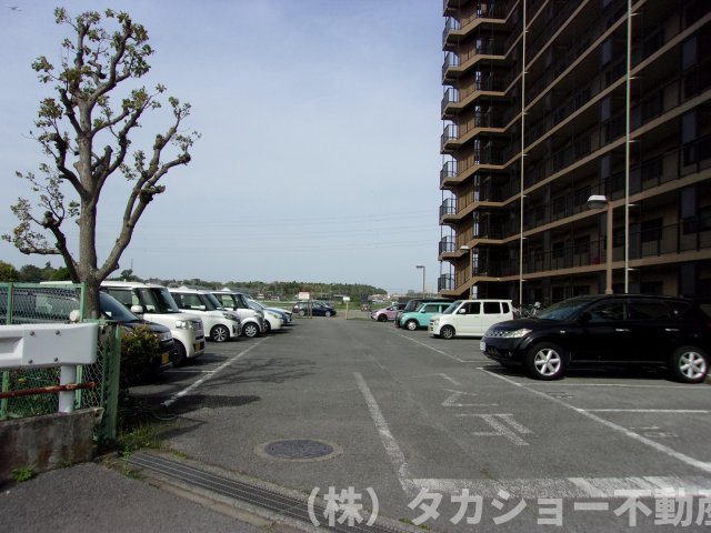車をお持ちの方に嬉しい駐車場付きの物件です