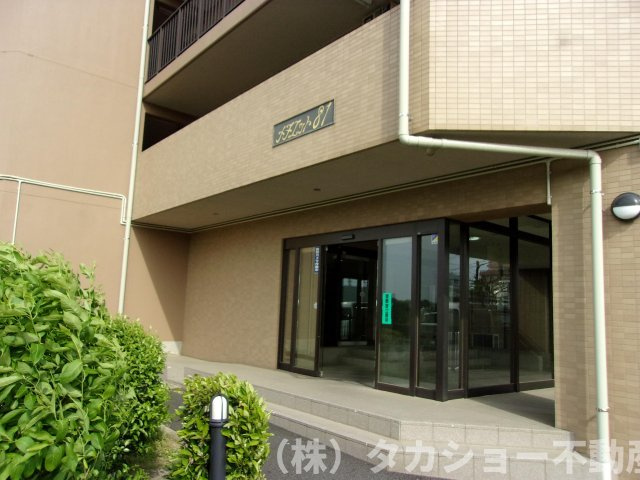 落ち着いたエントランスです