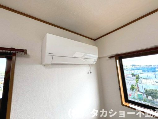 エアコンサービスで付いております。