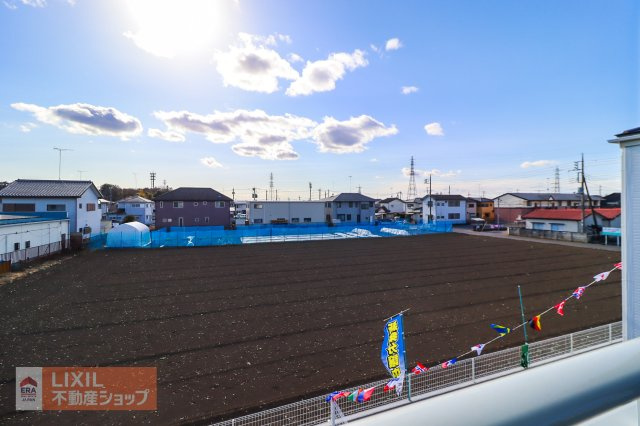 バルコニーからの眺望です。バルコニーで青空をあおぐひと時は、暮らしのちょっとしたスパイスです。