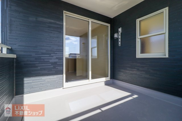 晴れた日は布団や毛布、シーツなどを干せて布団の清潔感も保てます。天日干しは肌触りが気持ちいいですよね。