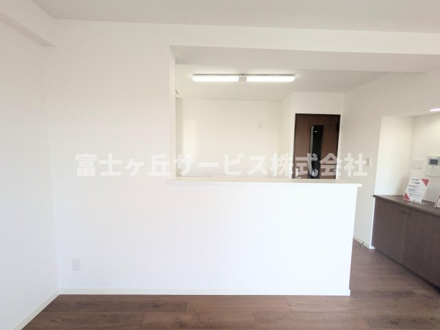 前から見たキッチンです