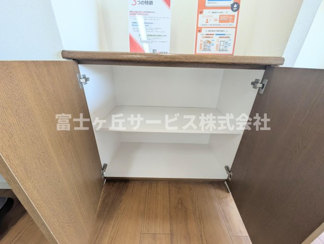 リビング横の収納です