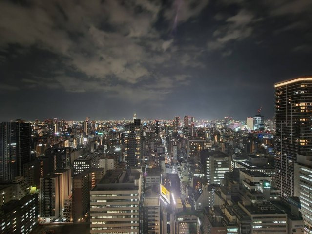 【スカイラウンジ】地上96m、29階の天空サロン。ラグジュアリーな、大人のための贅沢な空間です！
