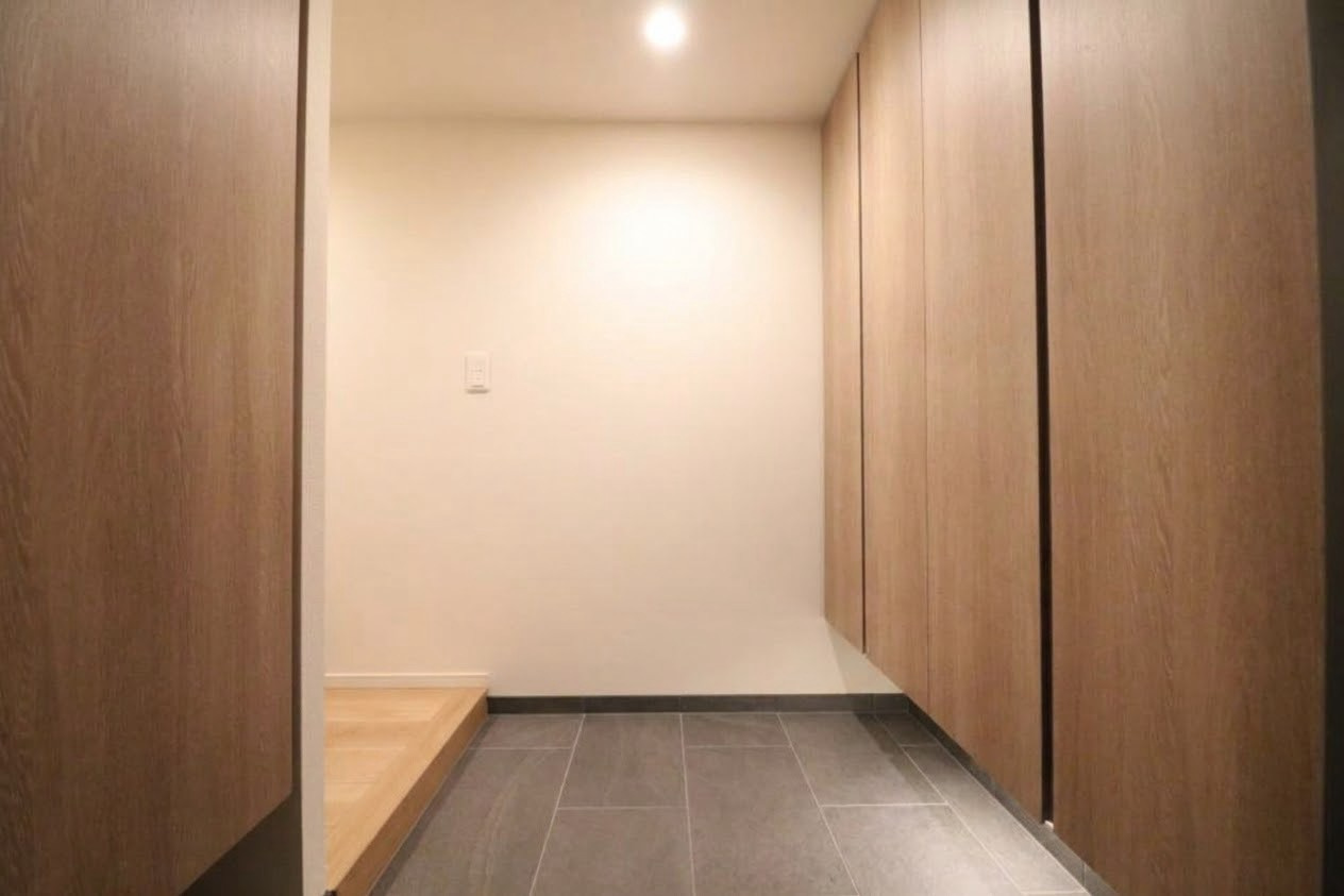 【スカイラウンジ】選び抜かれた家具と、エレガントな和を感じる空間。カウンターもございます！！