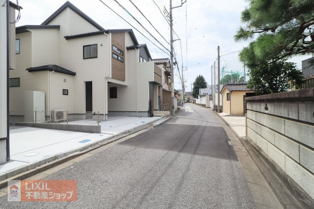 【前面道路】現地完成写真。道幅や駐車など、ご確認ください。