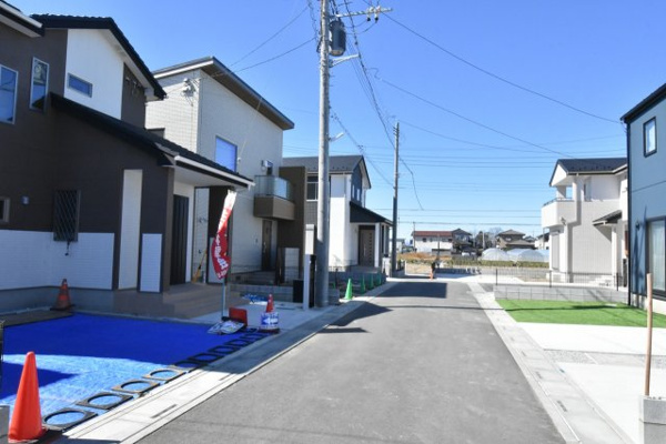【鴻巣市箕田字富士山 全14区画の前面道路含む現地写真】