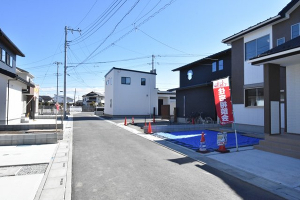【鴻巣市箕田字富士山 全14区画の前面道路含む現地写真】