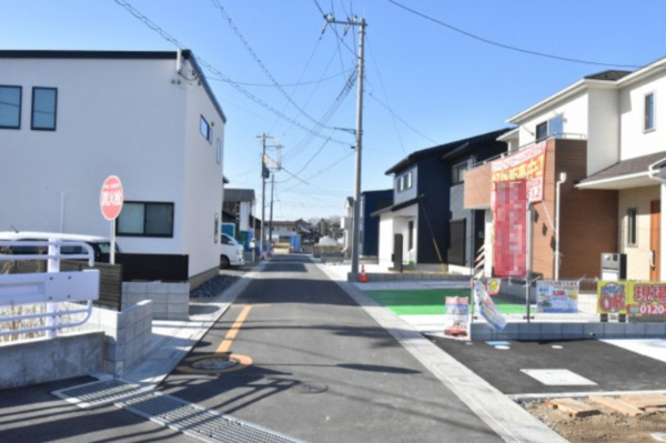 【鴻巣市箕田字富士山 全14区画の前面道路含む現地写真】