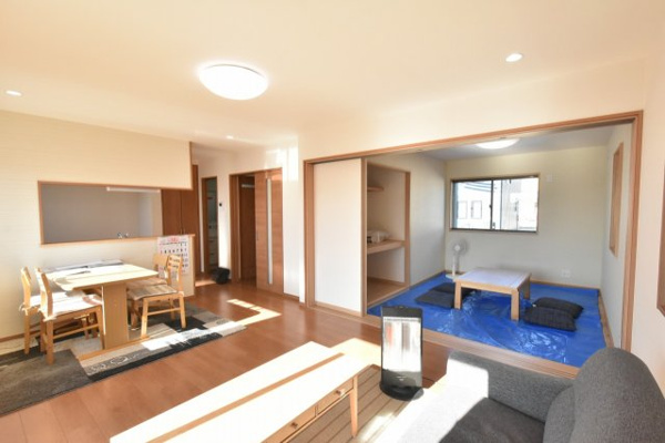 【鴻巣市箕田字富士山 全14区画の居間】