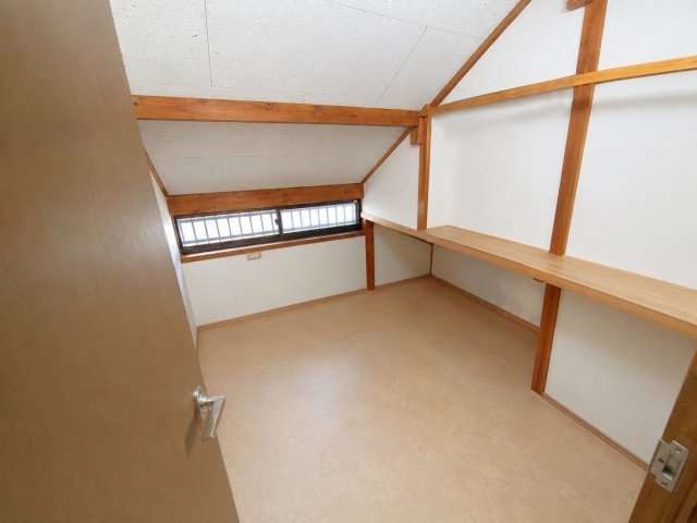 【納戸約2帖】　（※AI加工により荷物を消去しています）