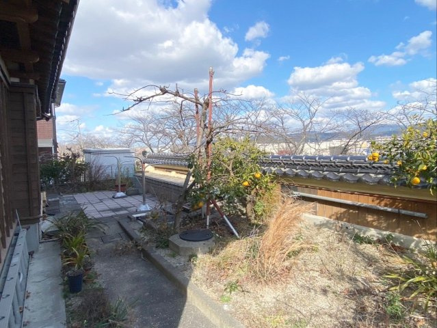 ガーデニングや家庭菜園にも使えるお庭です！　