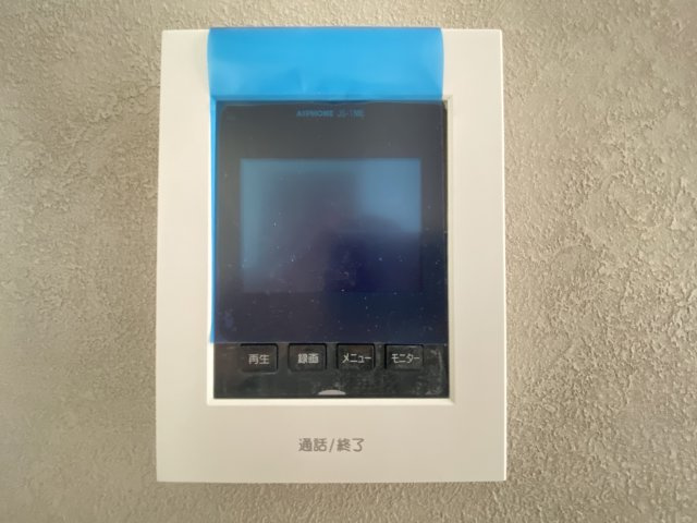 TVモニター付インターホン　訪問者を画像と音声で確認できる、防犯性に優れた安心のシステム。スッキリとしたデザインで、誰でも簡単に操作していただけます。　