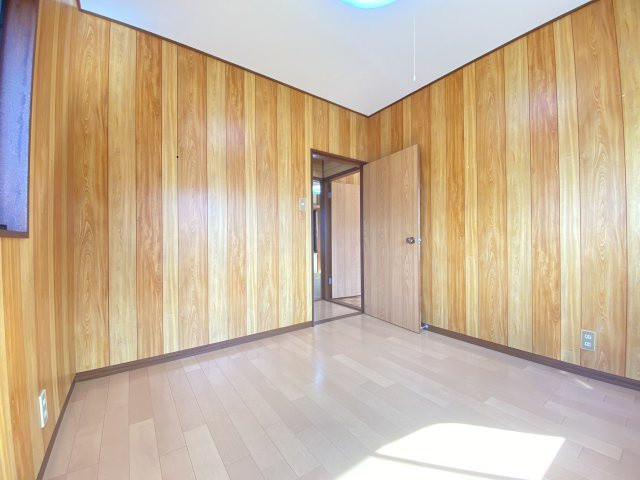 北側の洋室になります。