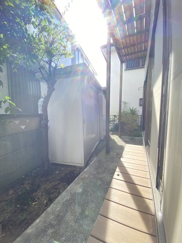 南側のお庭になります。縁側があり風情があります。