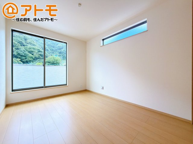 収納豊富な洋室は使い勝手良好です！
