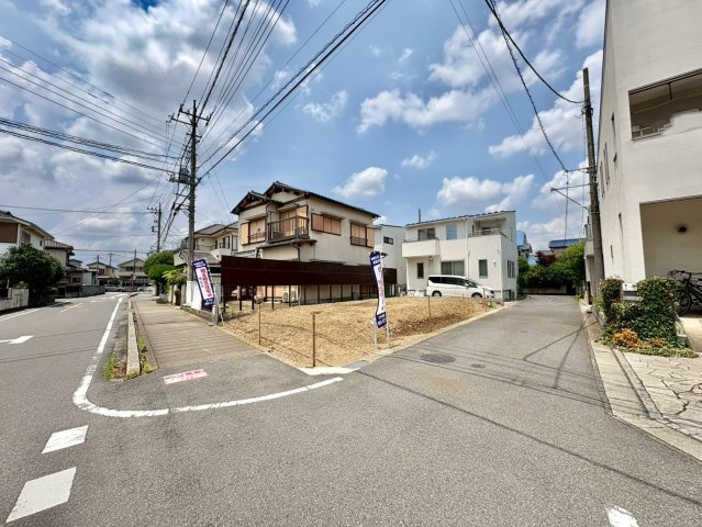 南東角地で陽当り良好！敷地約34坪・自由設計で夢のマイホームはいかがでしょうか！建築条件なし・お好きなハウスメーカーで建築可能です！