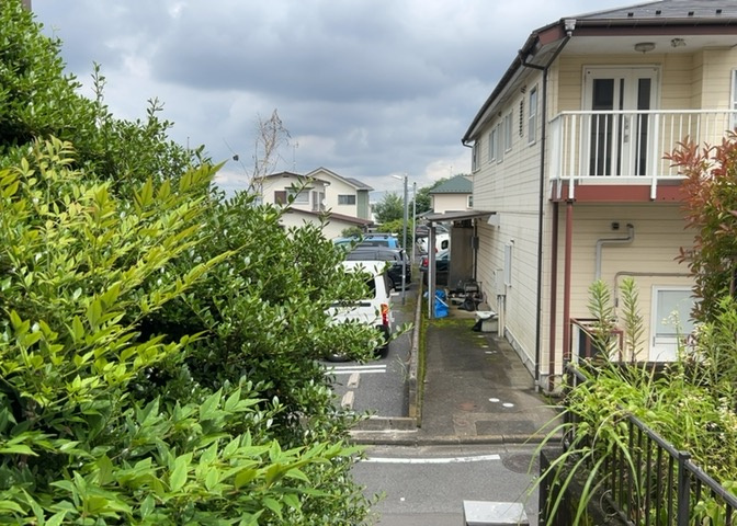 眺望を気にして物件を探す場合、前面に建物が建っていないか現地で確認しましょう！前面に建物があると景色はもちろん、日当たりや風通しにも影響が出てきます。住んだ時のことを想像しながら現地見学をしましょう。