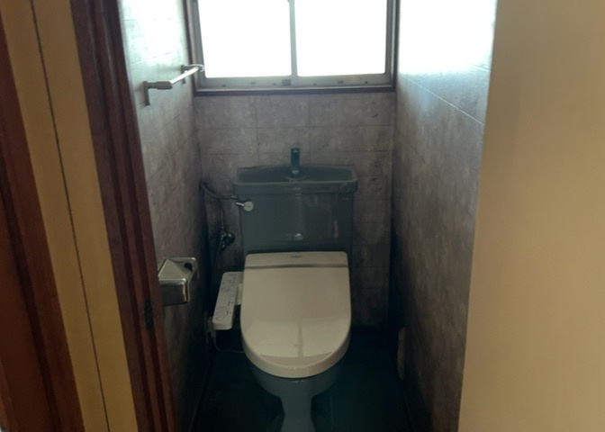 トイレは大きさや形、機能、抗菌性などが異なる多種多彩なタイプが各メーカーから出ています。それぞれに良さがあるため、事前にどういったタイプのトイレがいいのかをご家庭内で決めて、内見に行くといいでしょう。
