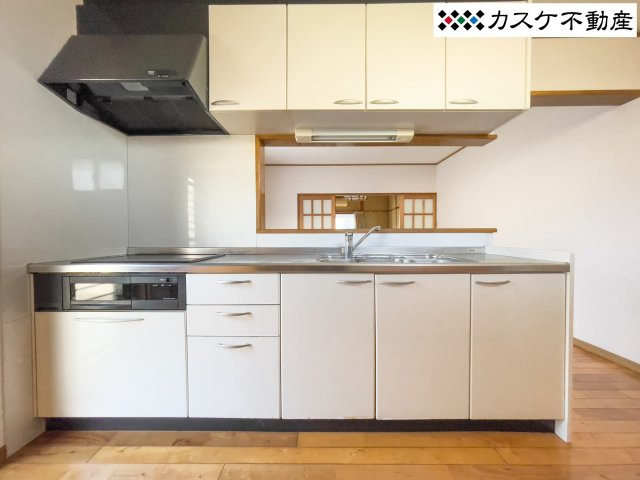 家族とコミュニケーションが取りやすい対面キッチンです