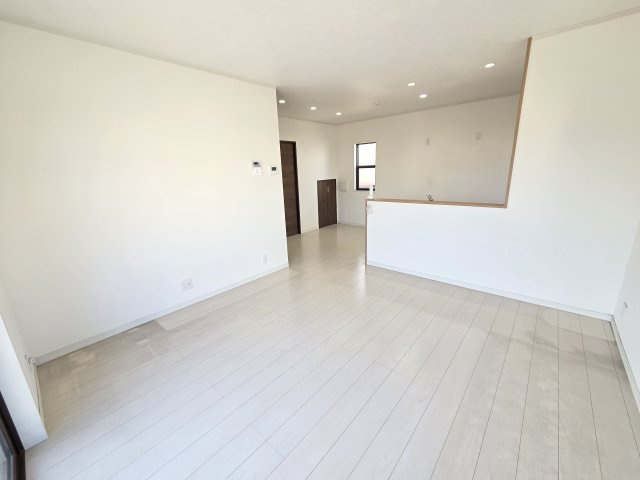 対面式のキッチンなので、家事をしながらご家族とのコミュニケーションが取れるのが嬉しいですね！