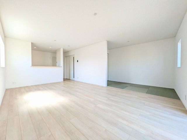 ～18.0帖の明るいLDKで、家族団欒の時間をお過ごしいただけます～