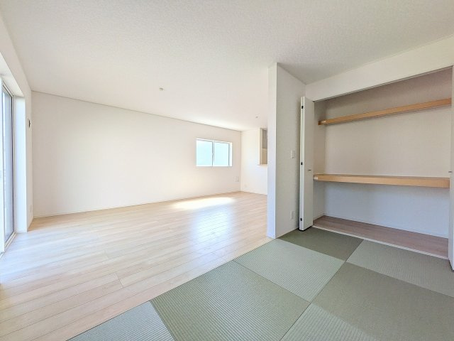 ～4.0帖の畳コーナー　お昼寝や、お子様のプレイスペースに大活躍～