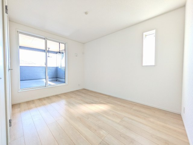 ～2階バルコニーに面している6.0帖の洋室です～