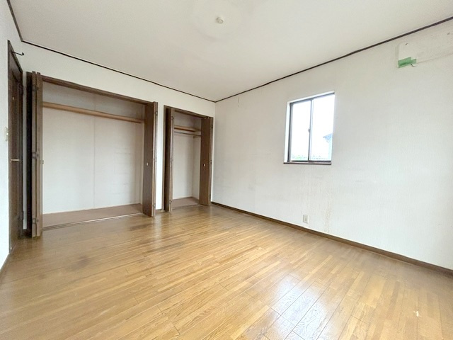 窓が多いので、どのお部屋も明るいです。