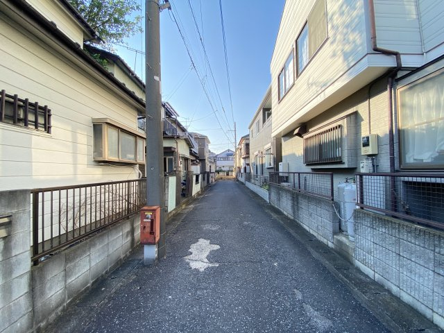 前面道路を含む現地写真になります。