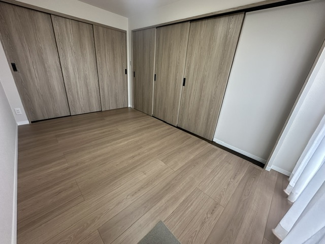 5.4帖の洋室！扉を開けてリビングと一体空間に、扉を閉じて個室にとフレキシブルに使えます。