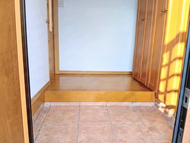 たっぷり入る大型の靴箱を備えています！