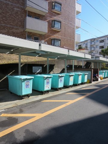 敷地内ごみ置き場あり、管理体制良好