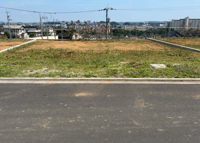 販売されている全ての土地が、宅地用の土地であるとは限りません。都市計画法に基づき、基本的に住宅を建てることができるのは土地計画区であることに加え、市街化区域として定められている地域のみとなっています。