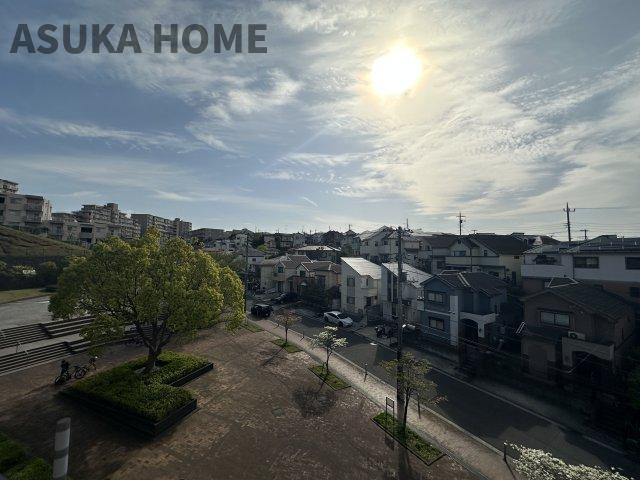 前面に棟がない街を一望する開放的な3階からの眺望♪ぜひ実際にご覧になって下さい♪