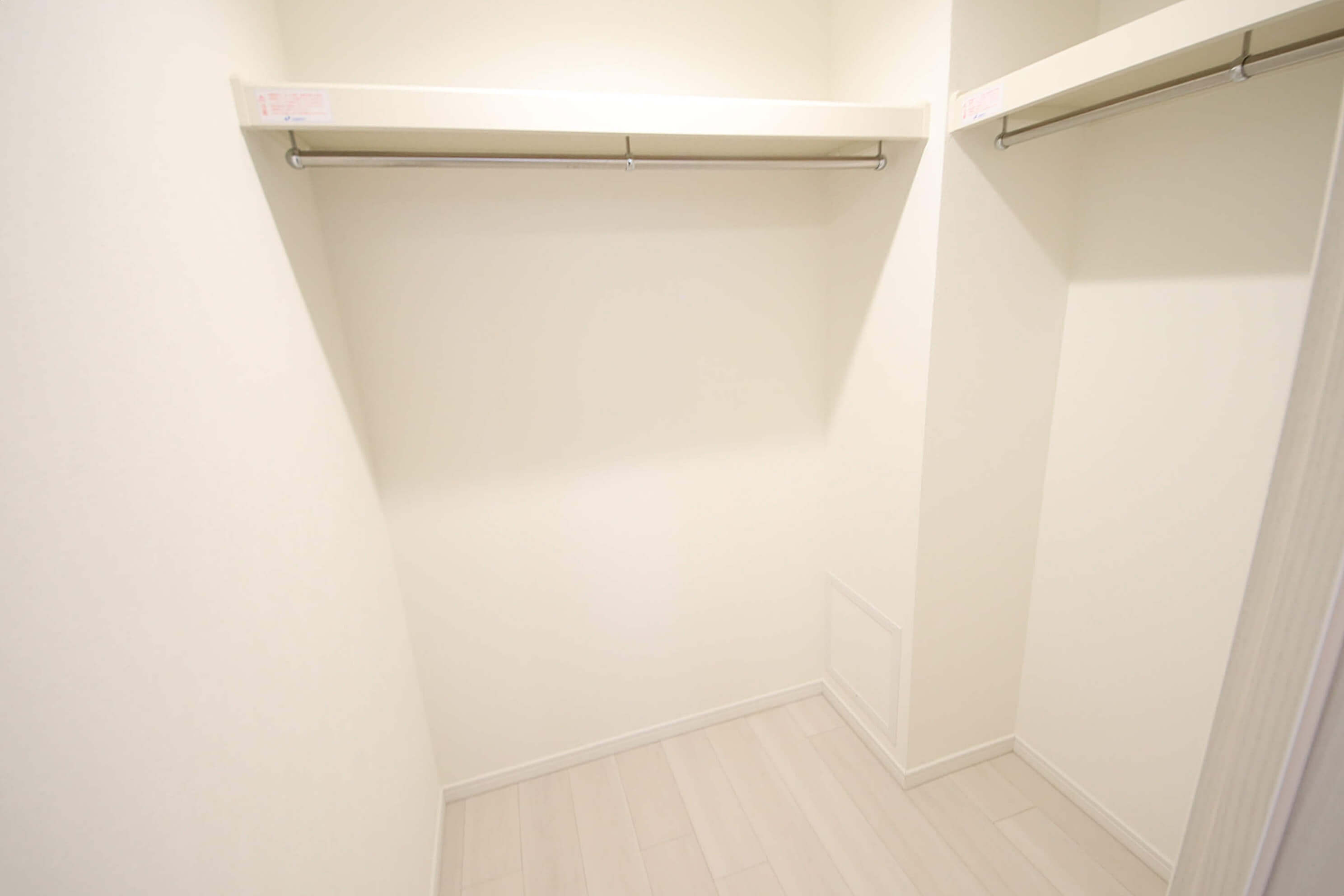ウォークインクローゼットがあるので、大切なお洋服も綺麗に収納できます