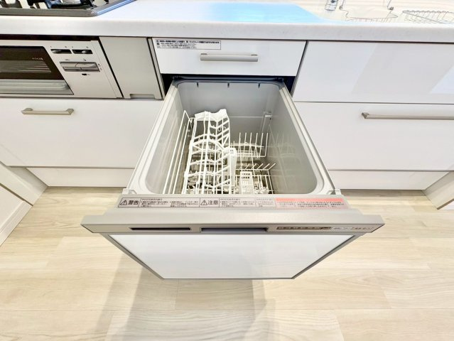 後片付けの時間をぐっと短縮できる食洗機つき。