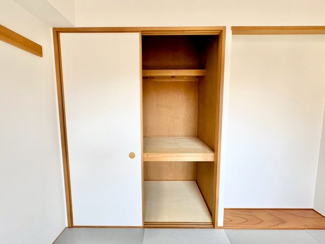 収納が豊富で、暮らしやすさに配慮した間取りです。